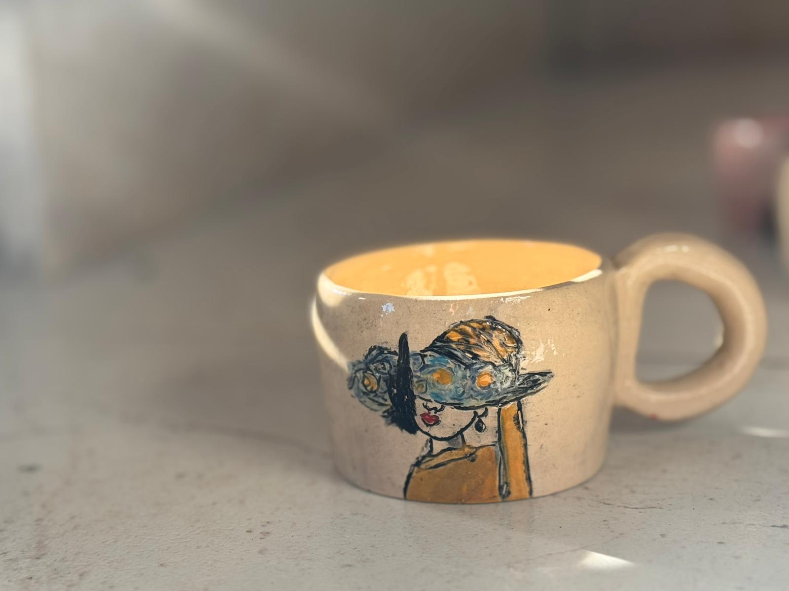 ספל קרמיקה מעוצב בעבודת יד