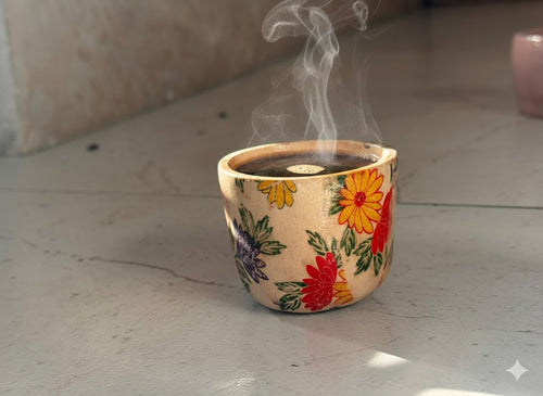 כוס קרמיקה בעבודת יד - עיטור פרחוני